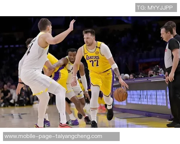 东契奇为湖人转播团队送车车上专属名牌彰显心意